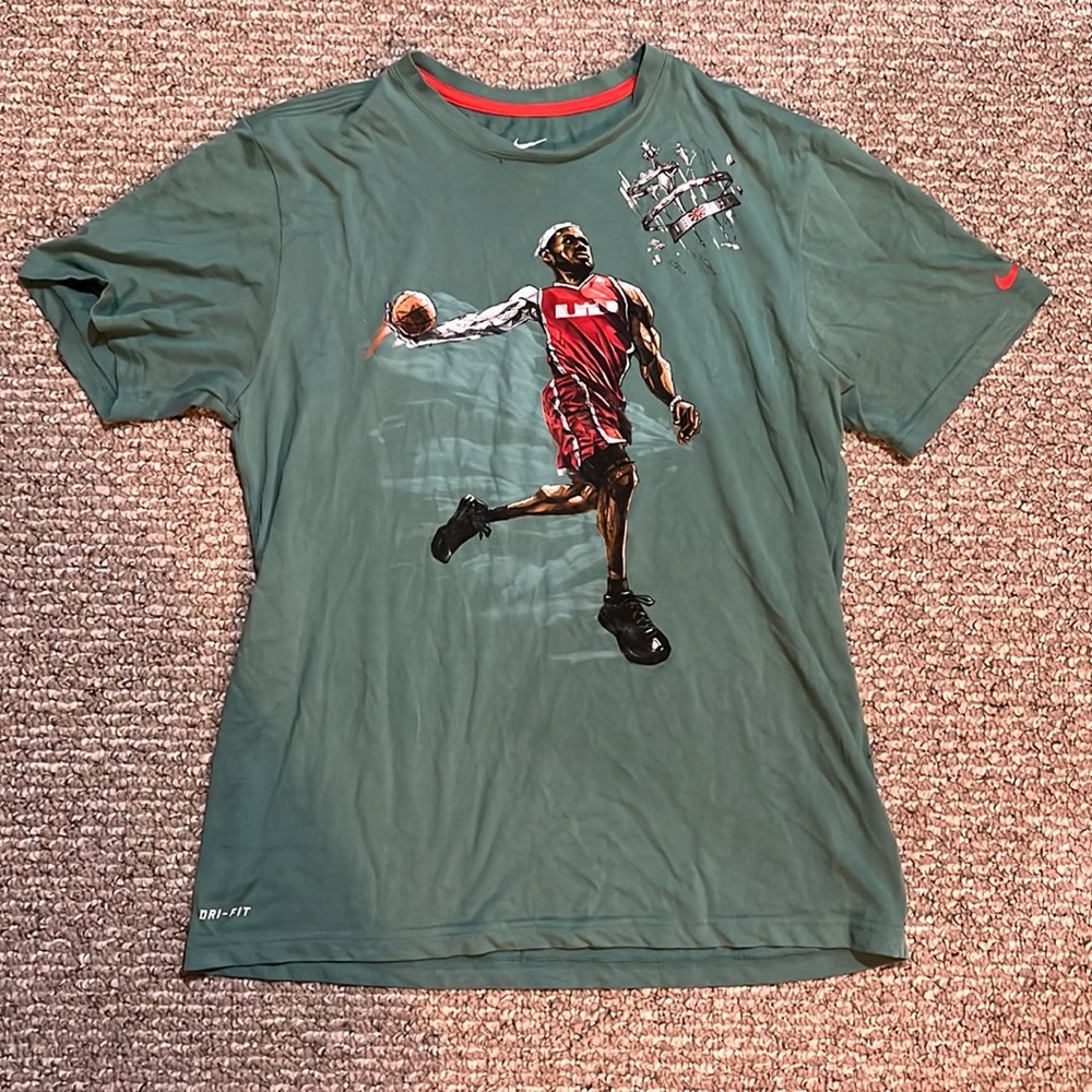 Mens Nike Dri-Fit LeBron James T-shirt Size: L Color: Green